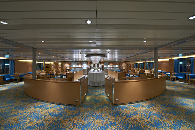 Lido Bar fred olsen cruise lines balmoral bar 2014.jpg