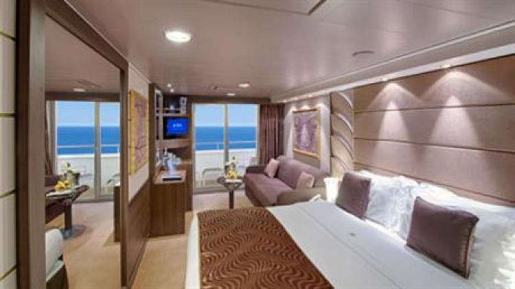 Deluxe Suite MSC Fantasia Class deluxe suite.jpg
