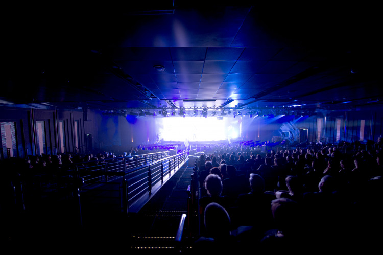 Headlines Theatre P&O Cruises Britannia Interior Theatre Ds39503.jpg
