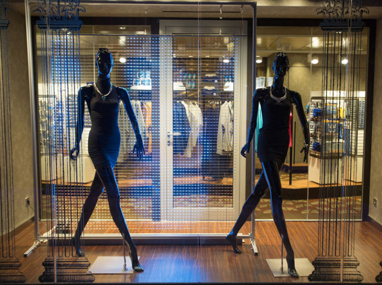 Shopping Royal Caribbean Independance of the seas Interior new shops.jpg